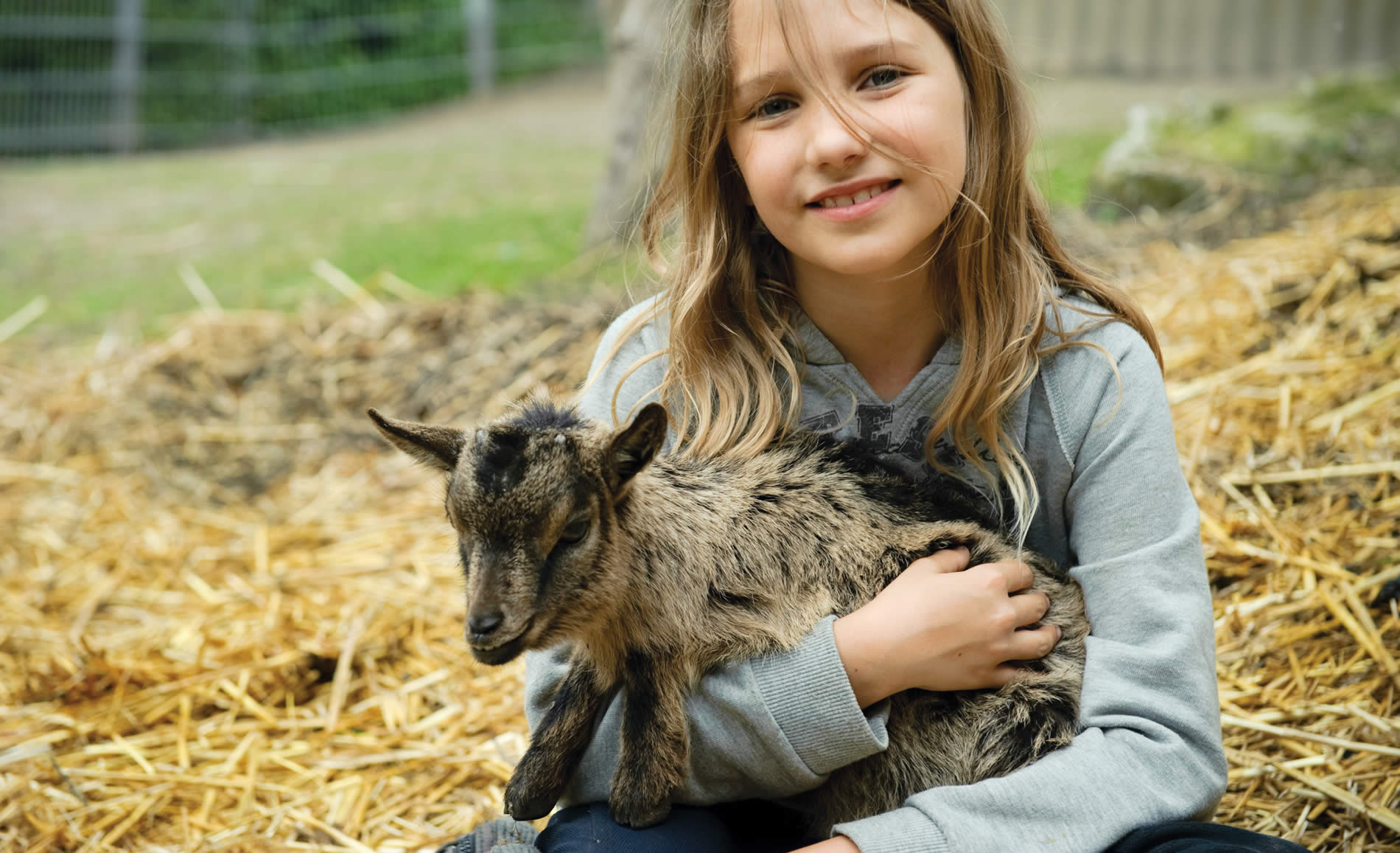 Bambina alla Fattoria Didattica La Collina Incantata